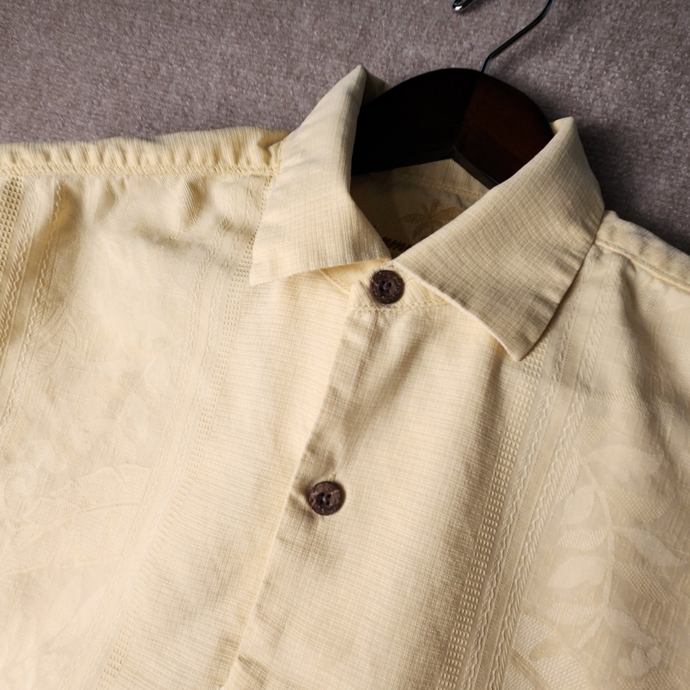 Tommy Bahama Button Up Shirt Mens Medium Yellow Silk Floral Short Sleeve